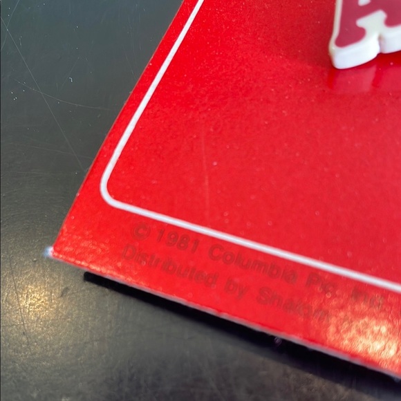 Annie Red and White Pin 1981 vintage keepsake - Picture 2 of 3